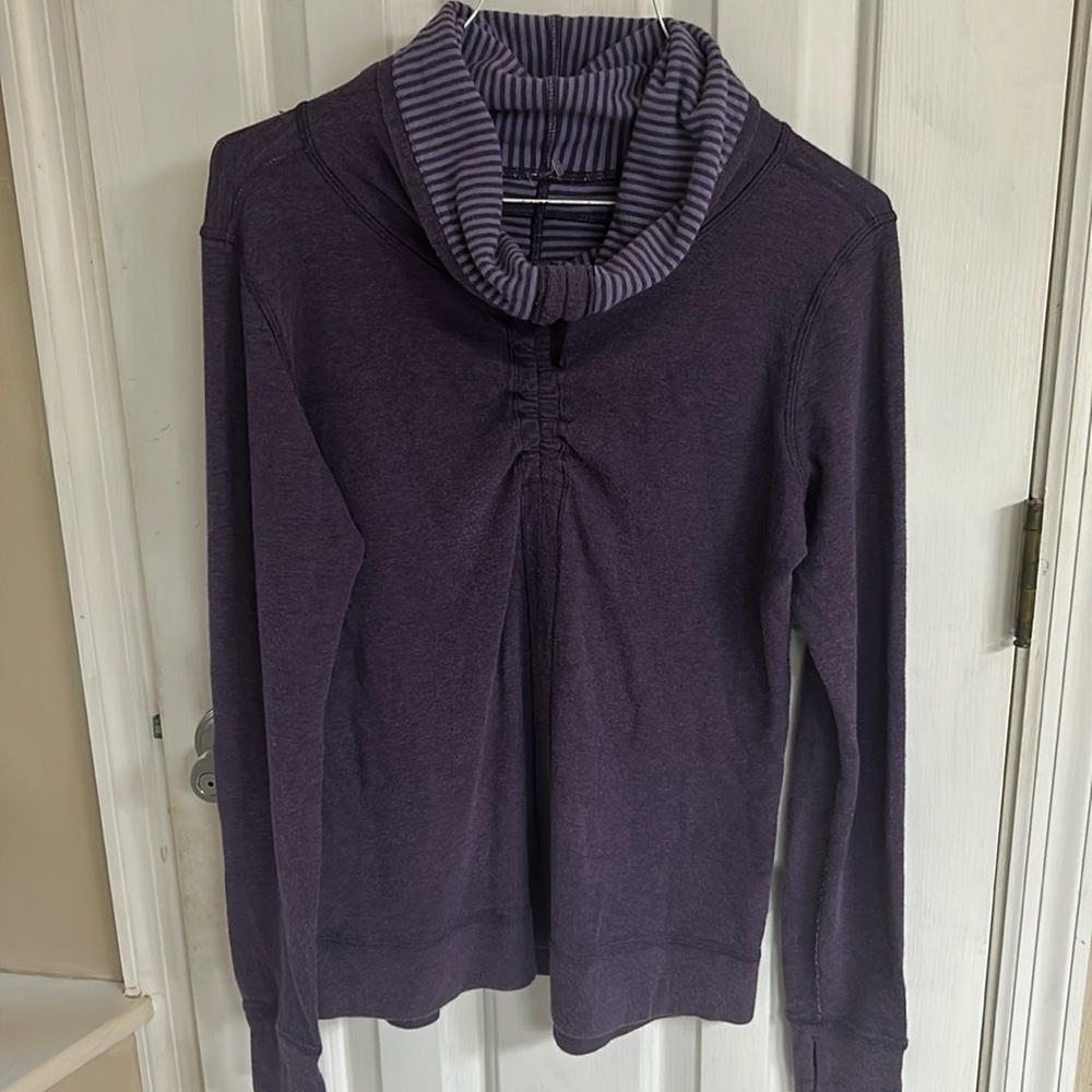 Lululemon reversible pullover sweater Sz 6 (?)